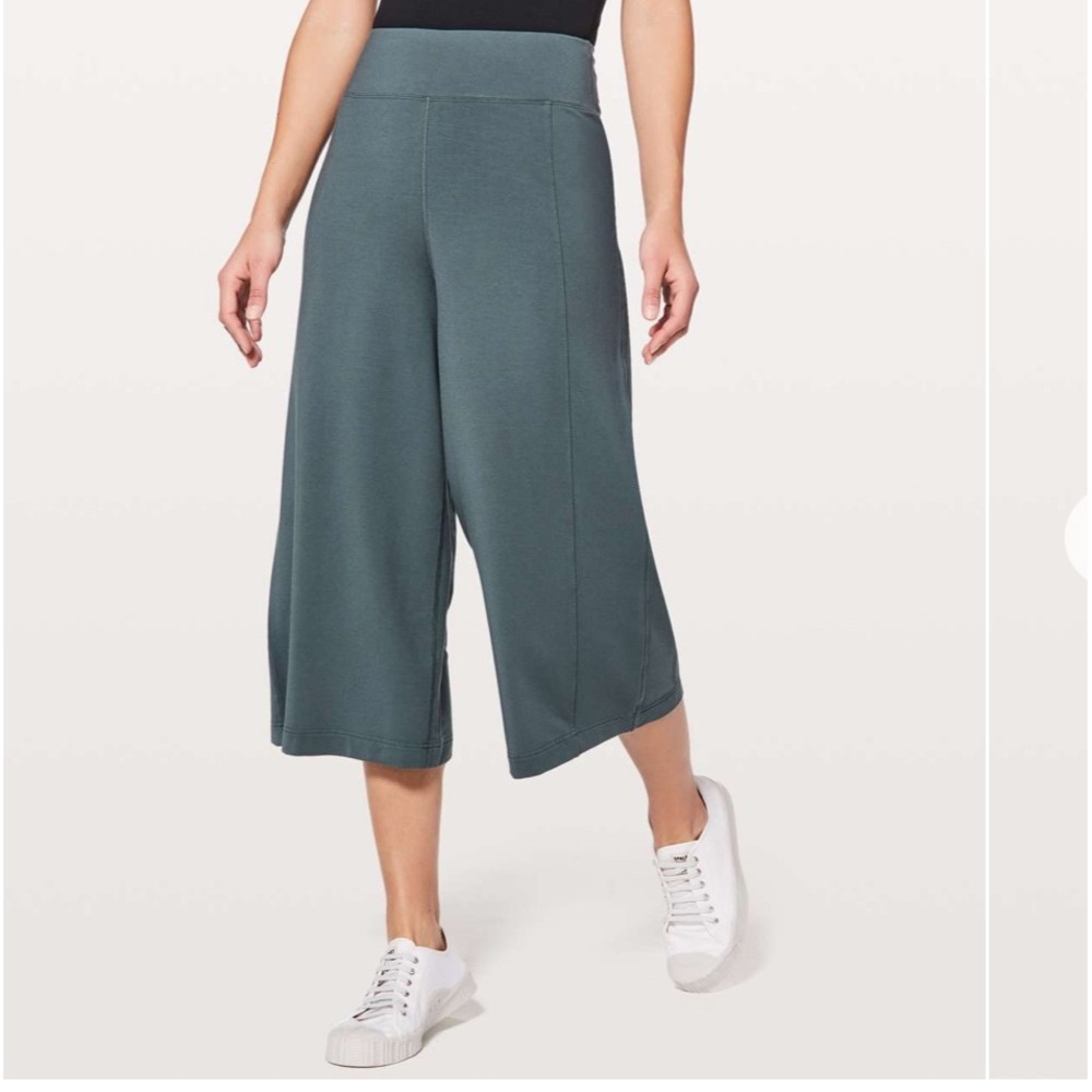 Lululemon Blissed Out Culottes stretchy wide leg crop athleisure sz 4